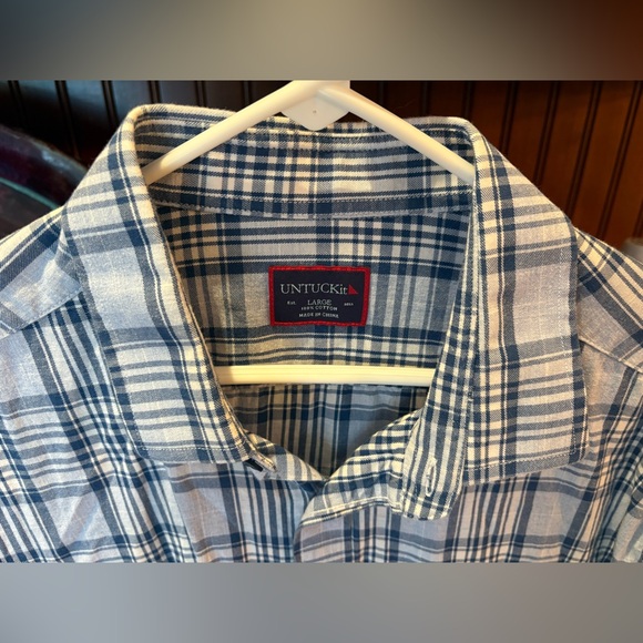 UNTUCKit Men's button front shirt. Sharp Navy‎ and White Plaid with logo. Large - Picture 5 of 6